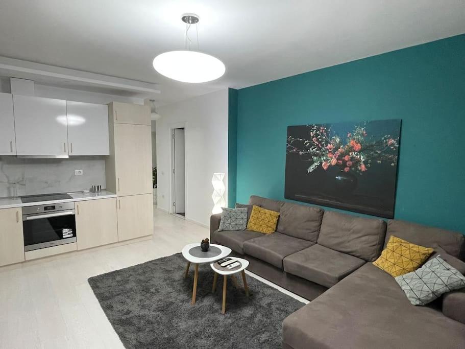 Modern Apartment At Train Station تيرانا المظهر الخارجي الصورة